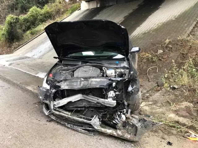 Yerli otomobilin tanıtım programının yolunda, AK Parti Genel Başkan Yardımcısı'nın makam aracı kaza yaptı: 4 yaralı Yerli otomobilin tanıtım programının yolunda, AK Parti Genel Başkan Yardımcısı'nın makam aracı kaza yaptı: 4 yaralı