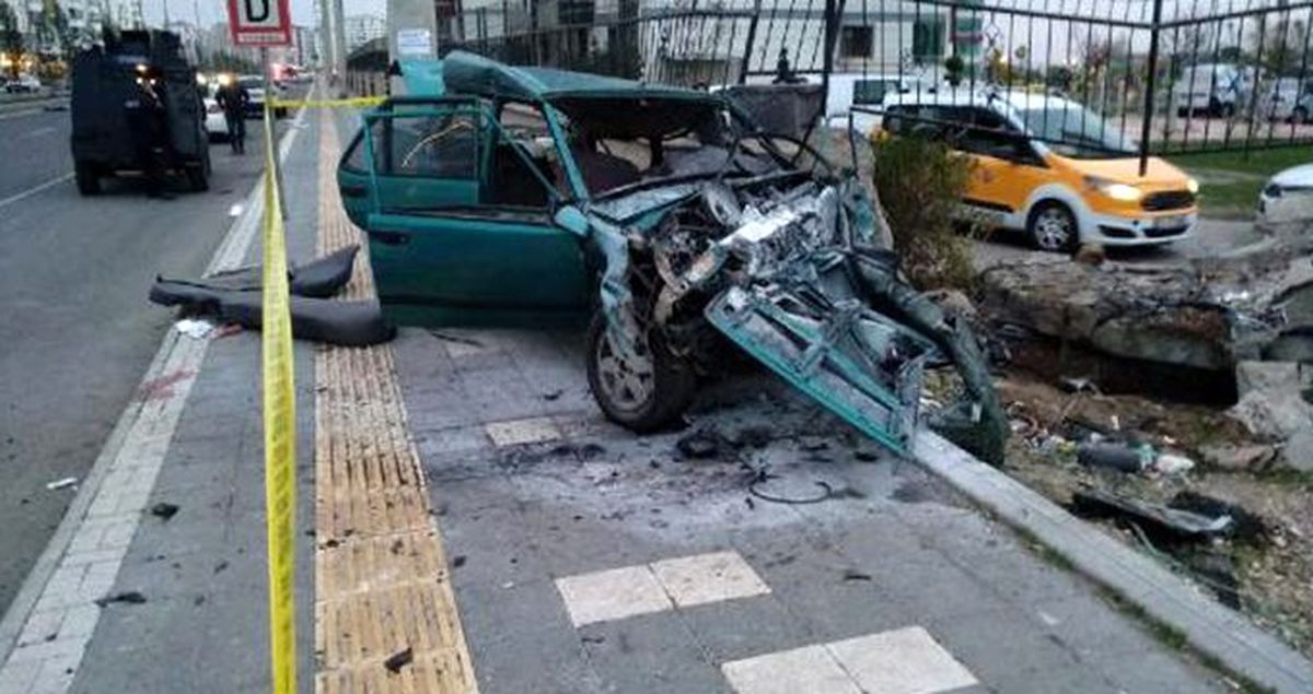 Ortaokul öğrencisi otomobille bahçe duvarına çarptı 3 öğrenci hayatını kaybetti