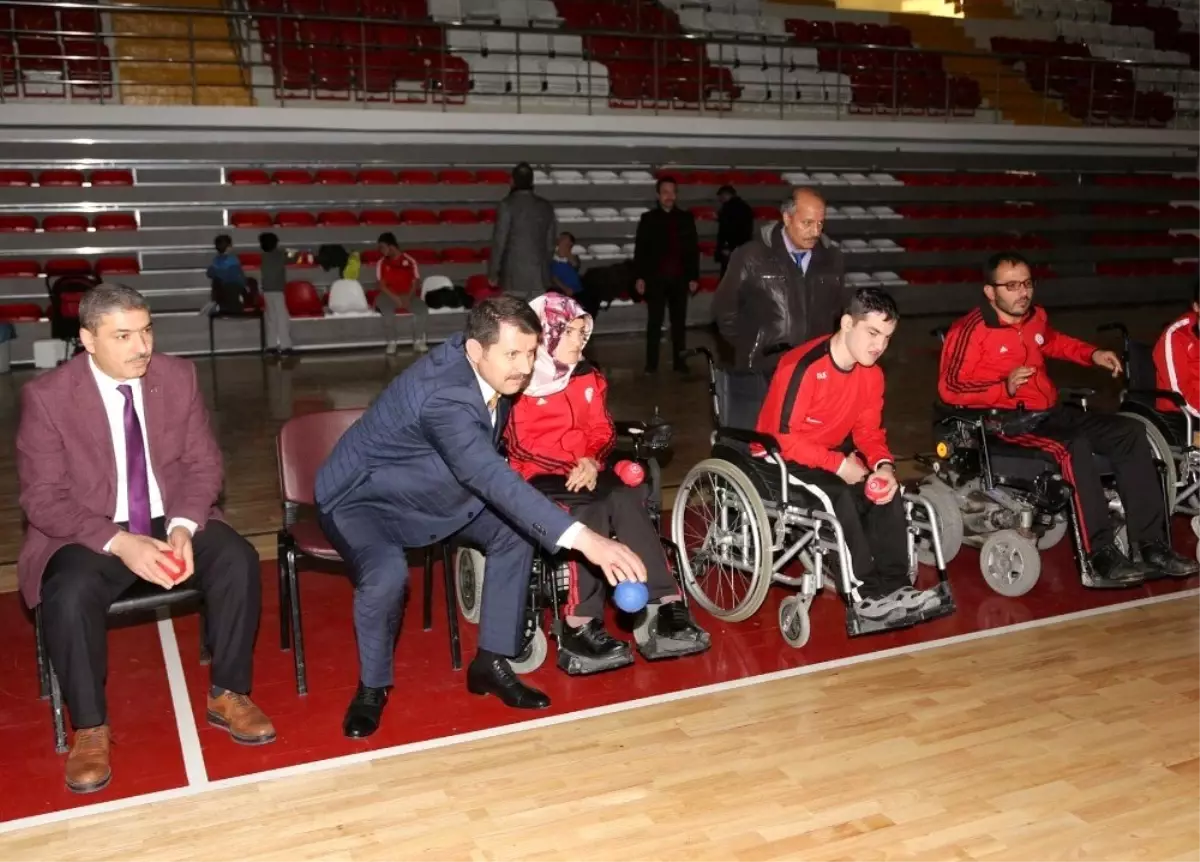 Sivas Valisi Salih Ayhan boccia oynadı
