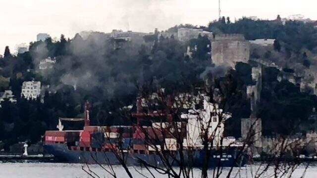 Son dakika: İstanbul Boğazı'nda yük gemisi karaya oturdu