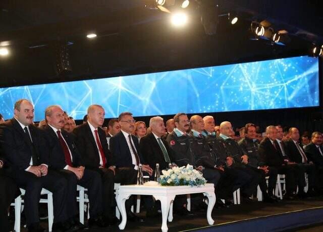 Son dakika: Yerli otomobilin tanıtımı başladı! İşte ilk kareler Türkiye'nin Otomobili Girişim Grubu'nun 2022 yılında üretimine başlayacağı, geliştirme süreci devam eden otomobilin ön gösterim versiyonu Türkiye ile buluştu. Türkiye'nin otomobilinden ilk fotoğraf geldi. | Sungurlu Haberleri
