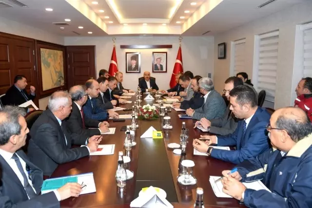 Adana'da yapılacak yardımlar değerlendirildi Adana'da yapılacak yardımlar değerlendirildi
