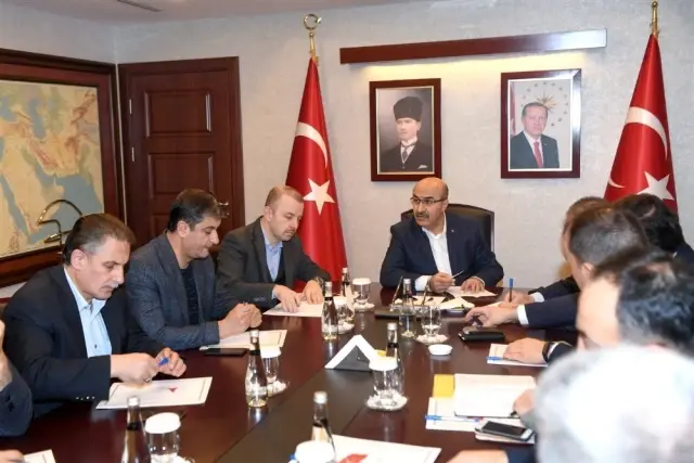 Adana'da yapılacak yardımlar değerlendirildi Adana'da yapılacak yardımlar değerlendirildi