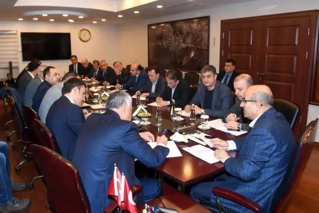 Adana'da yapılacak yardımlar değerlendirildi Adana'da yapılacak yardımlar değerlendirildi