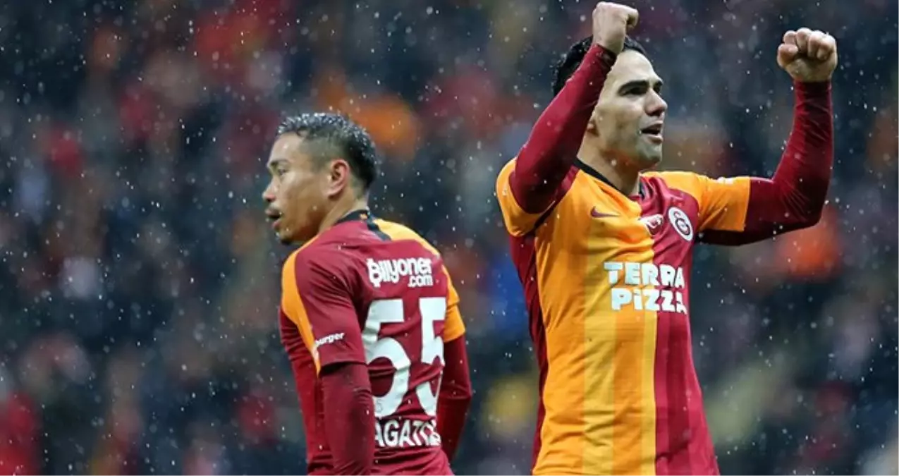 Antalyaspor'a 2 gol atan Radamel Falcao, sosyal medyayı salladı