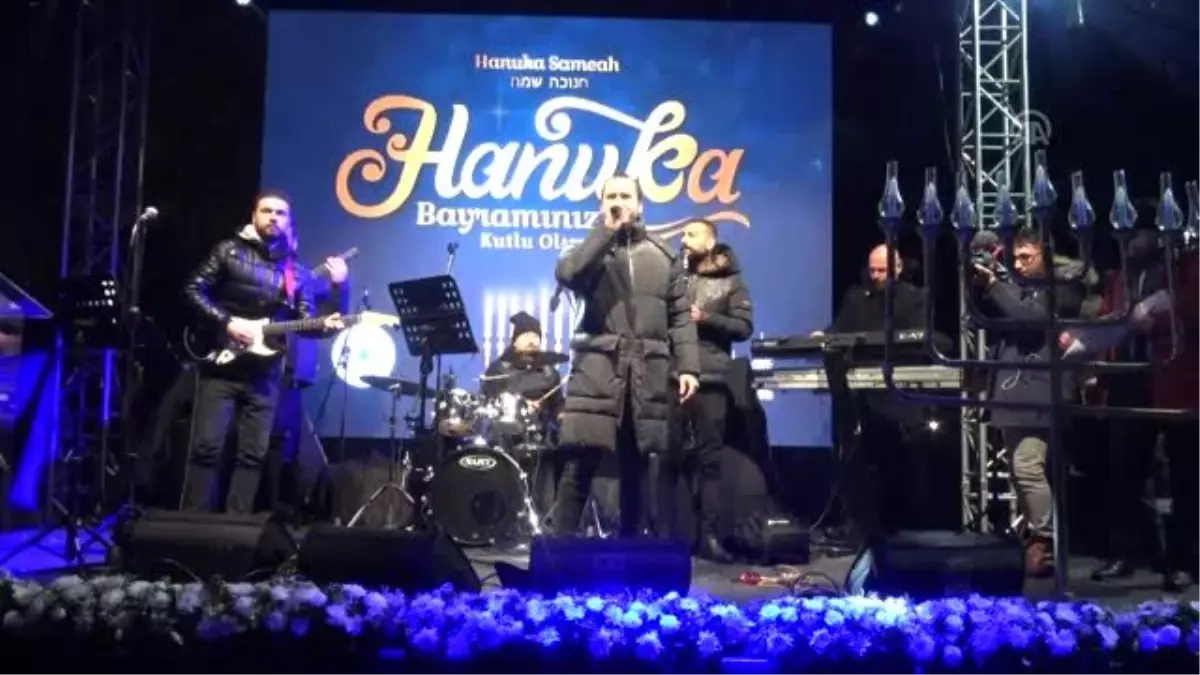 Beyoğlu'nda 'Hanuka Bayramı' kutlandı