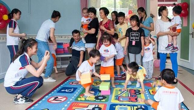 Cani öğretmen, kendilerini tokatlamayan küçük öğrencileri darp etti