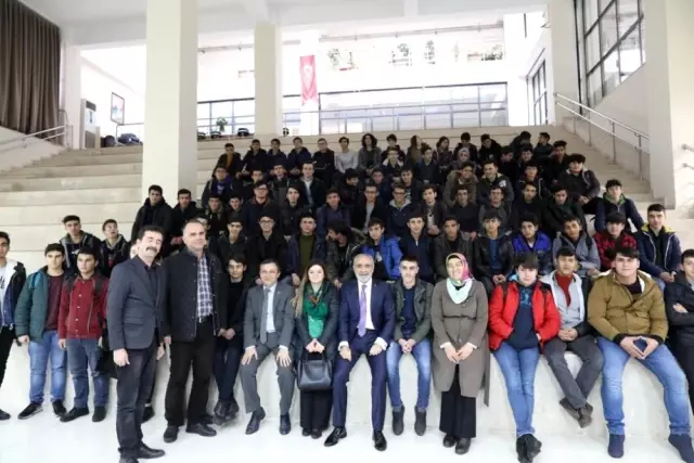 Cumhurbaşkanı Başdanışmanı Topçu, Mehmet Akif Ersoy'u anma programına katıldı Cumhurbaşkanı Başdanışmanı Topçu, Mehmet Akif Ersoy'u anma programına katıldı