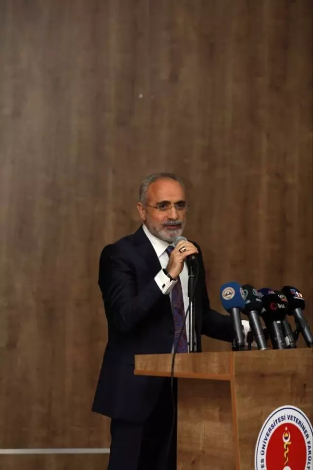 Cumhurbaşkanı Başdanışmanı Topçu, Mehmet Akif Ersoy'u anma programına katıldı Cumhurbaşkanı Başdanışmanı Topçu, Mehmet Akif Ersoy'u anma programına katıldı