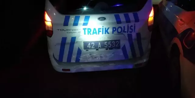 Dur ihtarına uymadı, polis aracına çarptı Dur ihtarına uymadı, polis aracına çarptı
