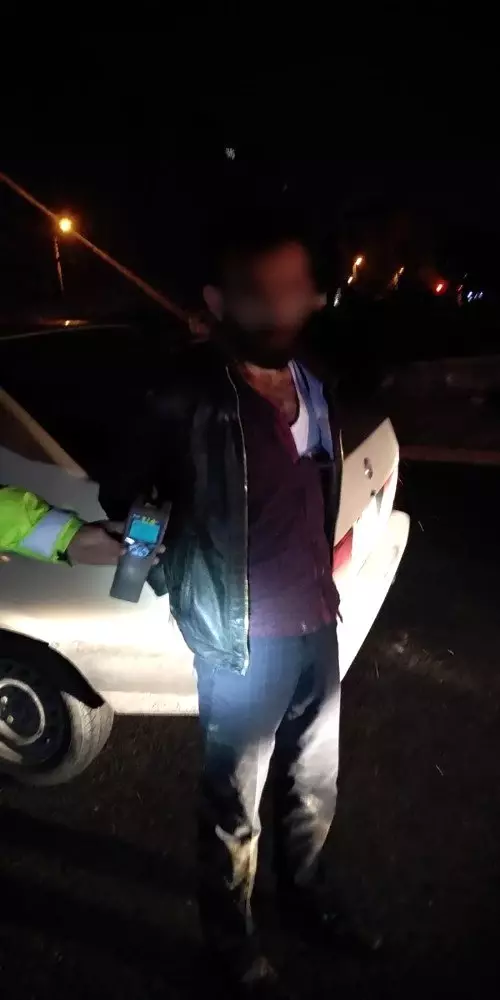 Dur ihtarına uymadı, polis aracına çarptı Dur ihtarına uymadı, polis aracına çarptı