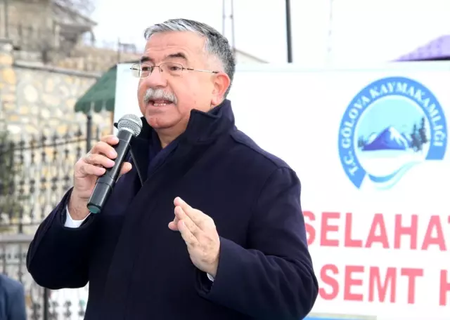 Gölova'da öğretmenevi ve halı saha hizmete açıldı