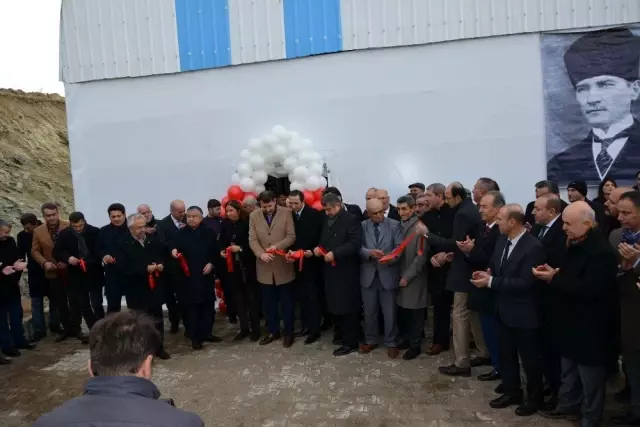 Gölova'da öğretmenevi ve halı saha törenle hizmete açıldı