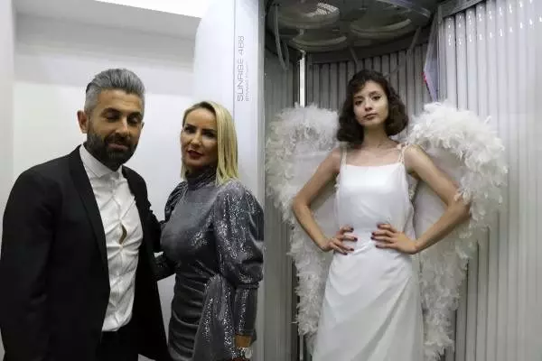 Jennifer Lopez tenine sahip olmak için solaryuma giriyorlar Jennifer Lopez tenine sahip olmak için solaryuma giriyorlar
