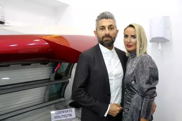 Jennifer Lopez tenine sahip olmak için solaryuma giriyorlar Jennifer Lopez tenine sahip olmak için solaryuma giriyorlar