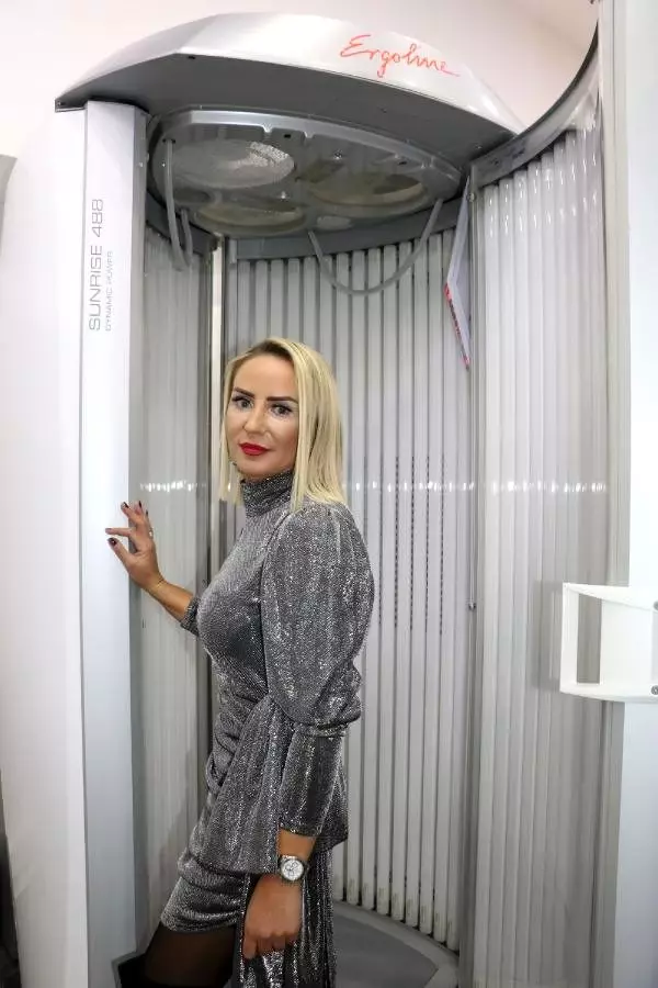 Jennifer Lopez tenine sahip olmak için solaryuma giriyorlar Jennifer Lopez tenine sahip olmak için solaryuma giriyorlar