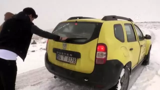 Kar yağışı ulaşımı etkiledi - AĞRI