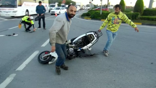 Kasksız motosiklet sürücüsünün kırmızı ışık ihlali ölümle sonuçlandı
