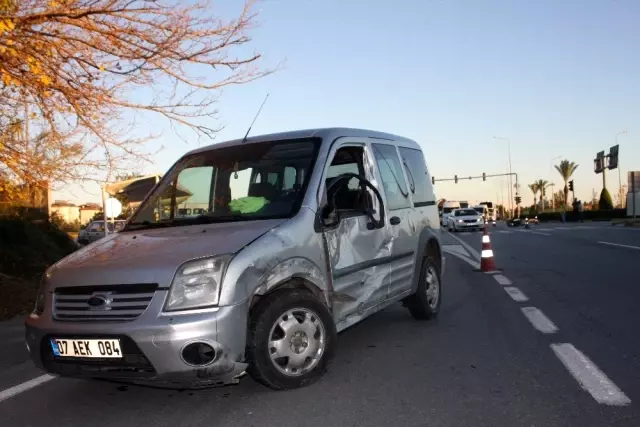 Kasksız motosiklet sürücüsünün kırmızı ışık ihlali ölümle sonuçlandı
