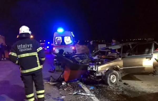 Otomobil, TIR'a çarptı: Aynı aileden 6 yaralı Otomobil, TIR'a çarptı: Aynı aileden 6 yaralı