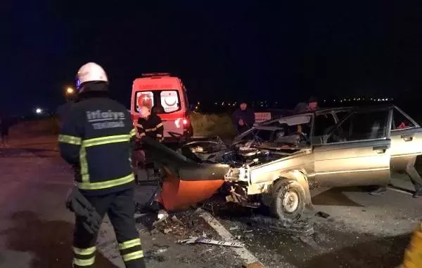Otomobil, TIR'a çarptı: Aynı aileden 6 yaralı Otomobil, TIR'a çarptı: Aynı aileden 6 yaralı
