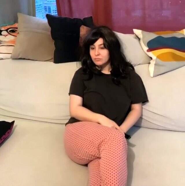 Oyuncu Yasemin Sakallığlu'nun milli araba videosu izleyicileri kahkahaya boğdu