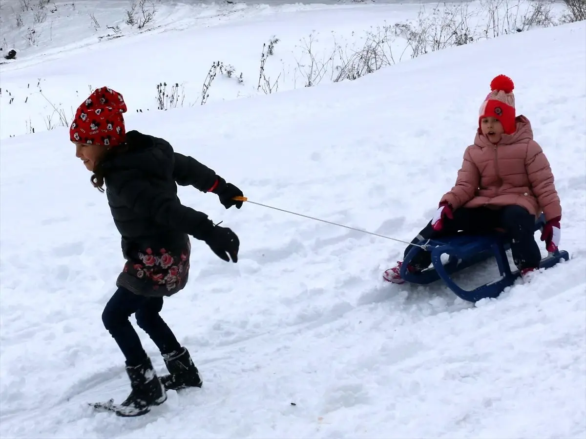 Abant'ta doğaseverler karın tadını çıkardı