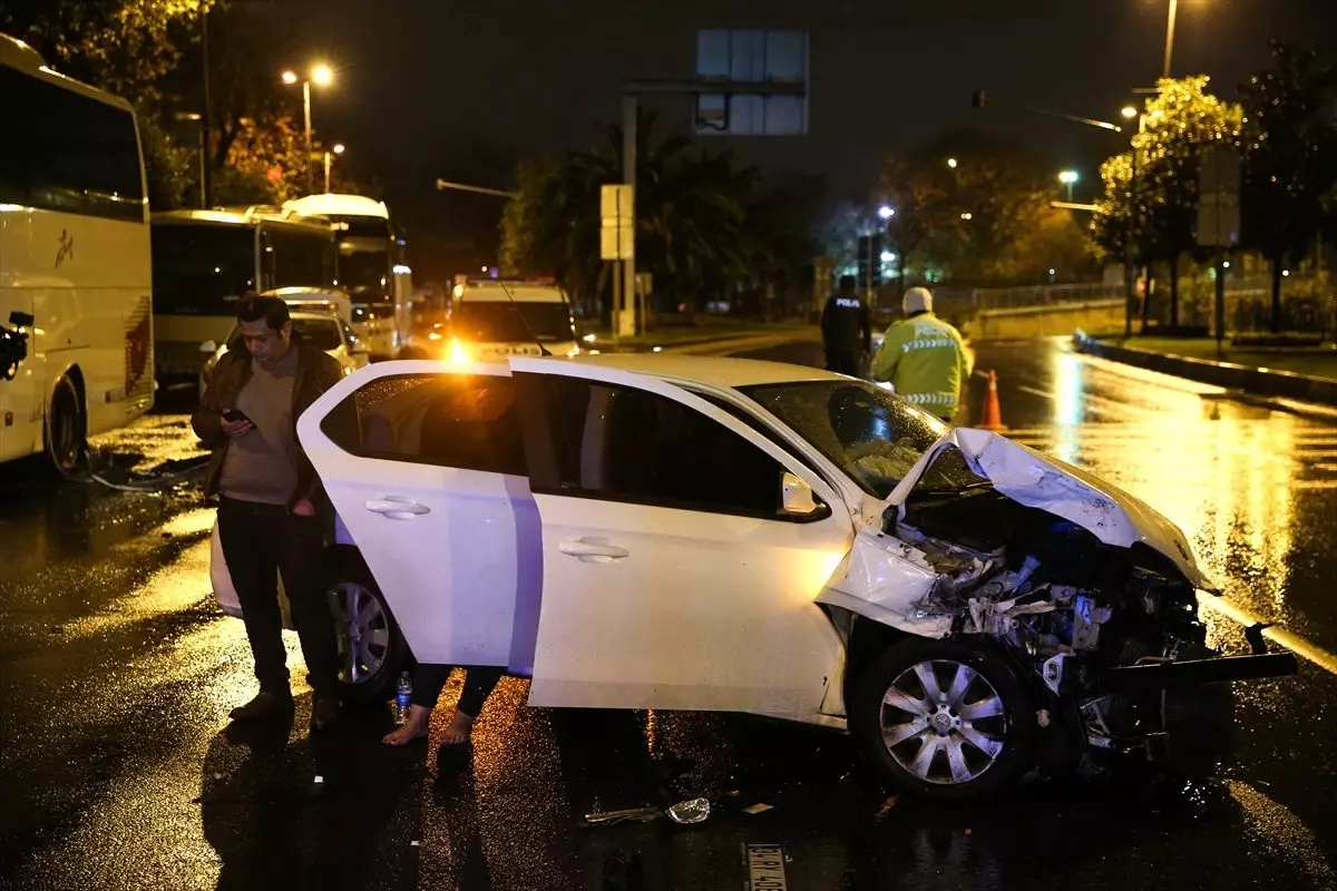 Alkollü sürücünün çarptığı otomobil 150 metre sürüklendi
