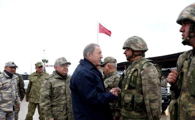 Bakan Akar ve TSK'nın komuta kademesi sınırın sıfır noktasına gitti
