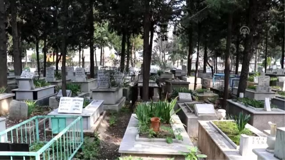 Bornova'da mezarlara zarar verilmesine ilişkin çalışma başlatıldı