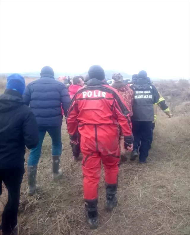 Gediz Nehri'nde tekneyle balık avına çıkan kişinin cesedi bulundu Gediz Nehri'nde tekneyle balık avına çıkan kişinin cesedi bulundu