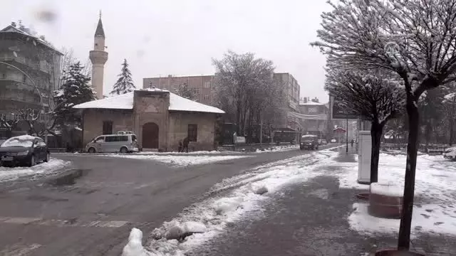 Karaman'da kar yağışı