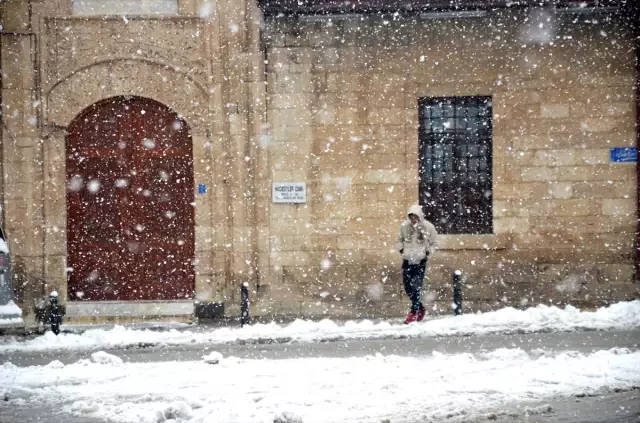 Karaman'da kar yağışı