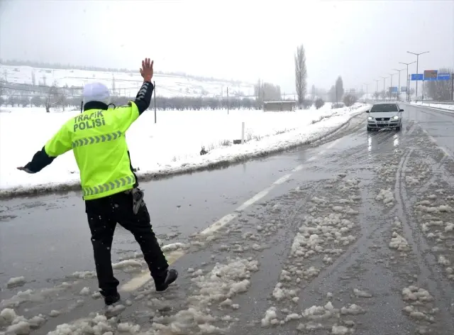 Karaman'da kar yağışı