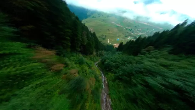 (ÖZEL) Yarış dronu ile Türkiye'yi tanıttı (ÖZEL) Yarış dronu ile Türkiye'yi tanıttı