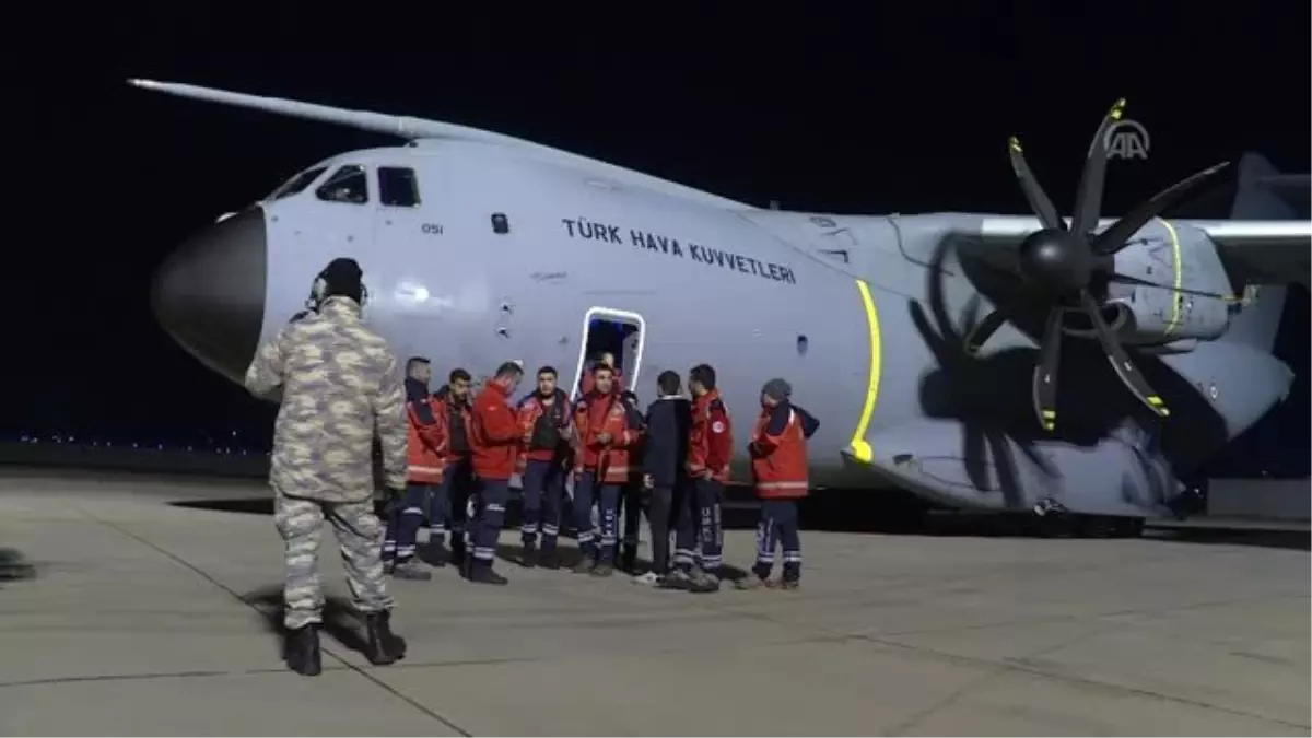 Sağlık personeli taşıyan 'uçan kale' Mogadişu'daki yaralılar için havalandı