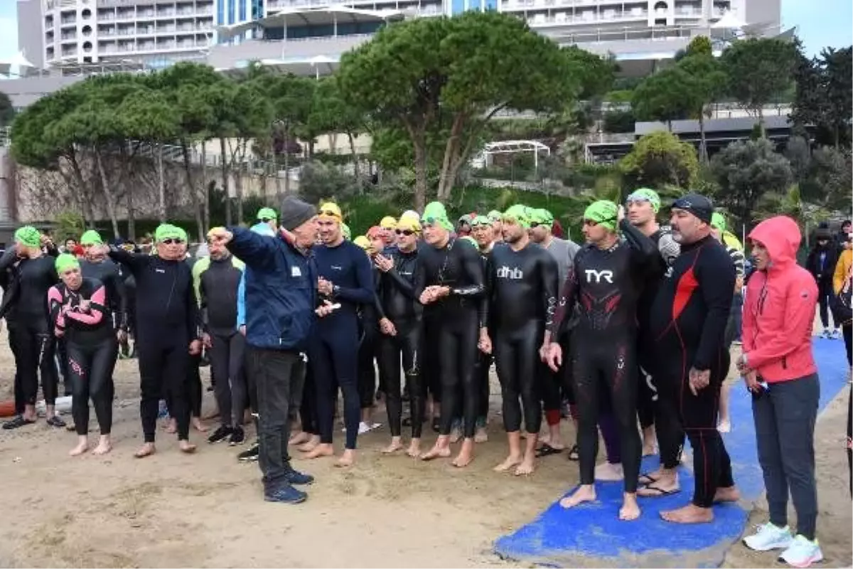 Soğuk ve rüzgara karşı kulaç attılar