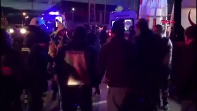 Tekirdağ -tır'la çarpışan otomobilde aynı aileden 6 kişi yaralandı Tekirdağ -tır'la çarpışan otomobilde aynı aileden 6 kişi yaralandı