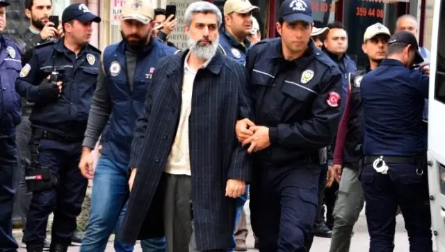 Alparslan Kuytul, mesaj yayınlayarak bazı siyasetçilere teşekkür etti Alparslan Kuytul, mesaj yayınlayarak bazı siyasetçilere teşekkür etti