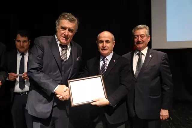 Başkan Akgün'e 'Yılın En İyi Belediye Başkanı' ödülü