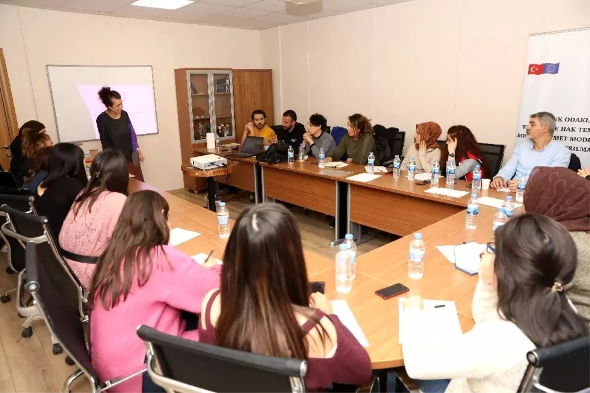 Büyükşehir personeline 'Çocuk odaklı belediyecilik' ve 'stratejik planlama' eğitimi