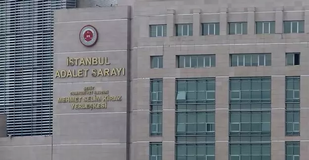 İki genç kıza 'you are beautiful' dedikleri iddia edilen şahıslara 2 yıl hapis cezası istendi İki genç kıza 'you are beautiful' dedikleri iddia edilen şahıslara 2 yıl hapis cezası istendi