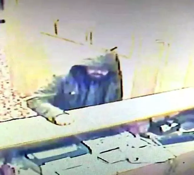 İki kişiyi öldüren, polisi yaralayan zanlının kimliği tespit edildi İki kişiyi öldüren, polisi yaralayan zanlının kimliği tespit edildi
