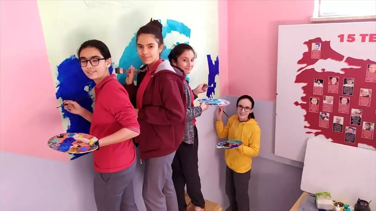 Kitap sevgisi okul duvarlarını renklendirdi