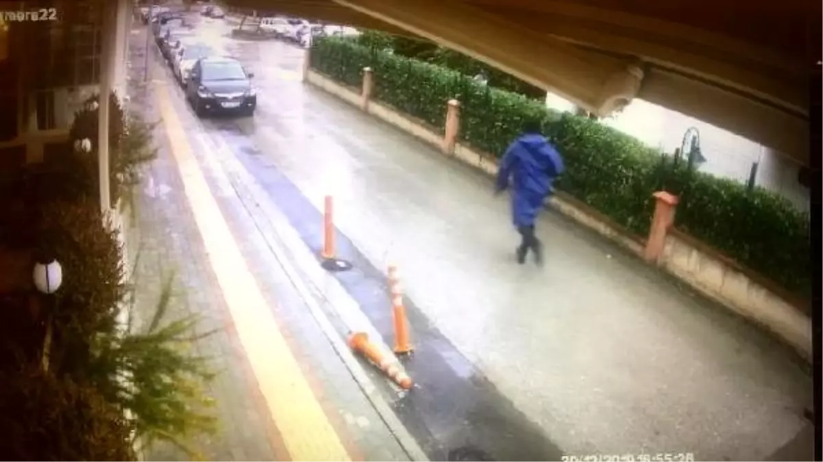 Maskeli banka soyguncusunun kaçarken 'Bomba var' dediği çanta boş çıktı (2)