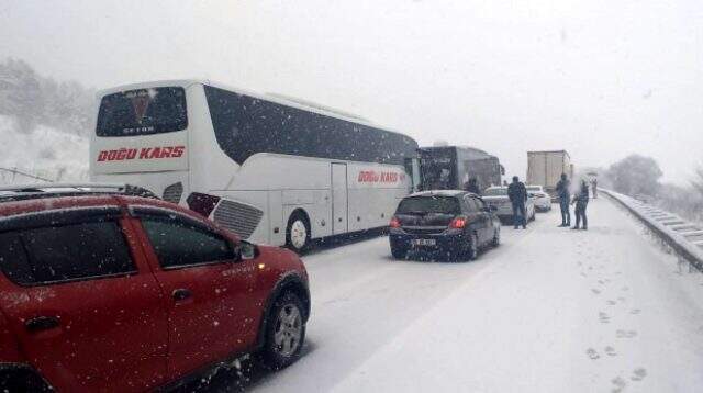 Meteoroloji'den İstanbul'a yeni uyarı! Fırtına şiddetini artırarak devam edecek