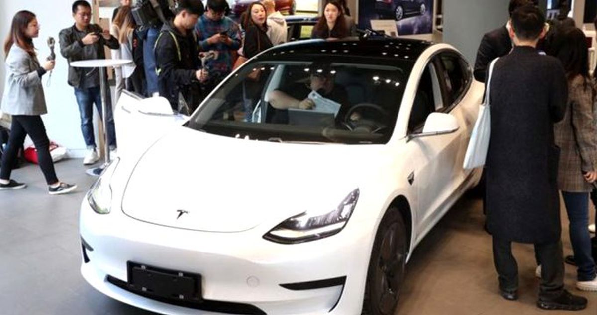 Tesla, Çin'de ürettiği ilk otomobilleri teslim etti