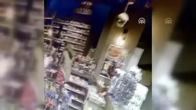 Torbalı'daki peş peşe cinayetler - Zanlının güvenlik kamerası görüntüleri Torbalı'daki peş peşe cinayetler - Zanlının güvenlik kamerası görüntüleri