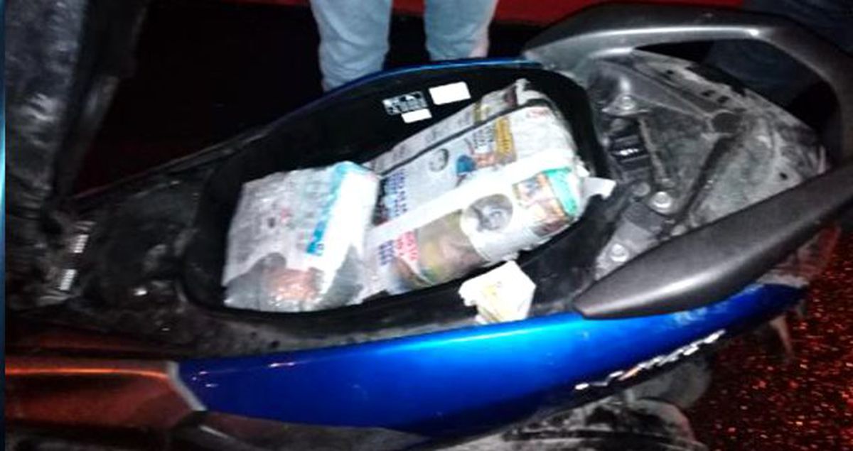 Yolcu otobüsü bagajındaki motosikletten uyuşturucu çıktı