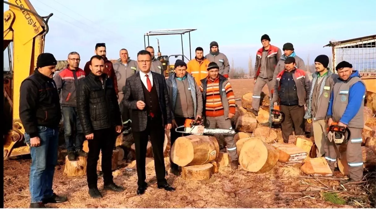 Alaşehir Belediyesinden ihtiyaç sahiplerine odun desteği